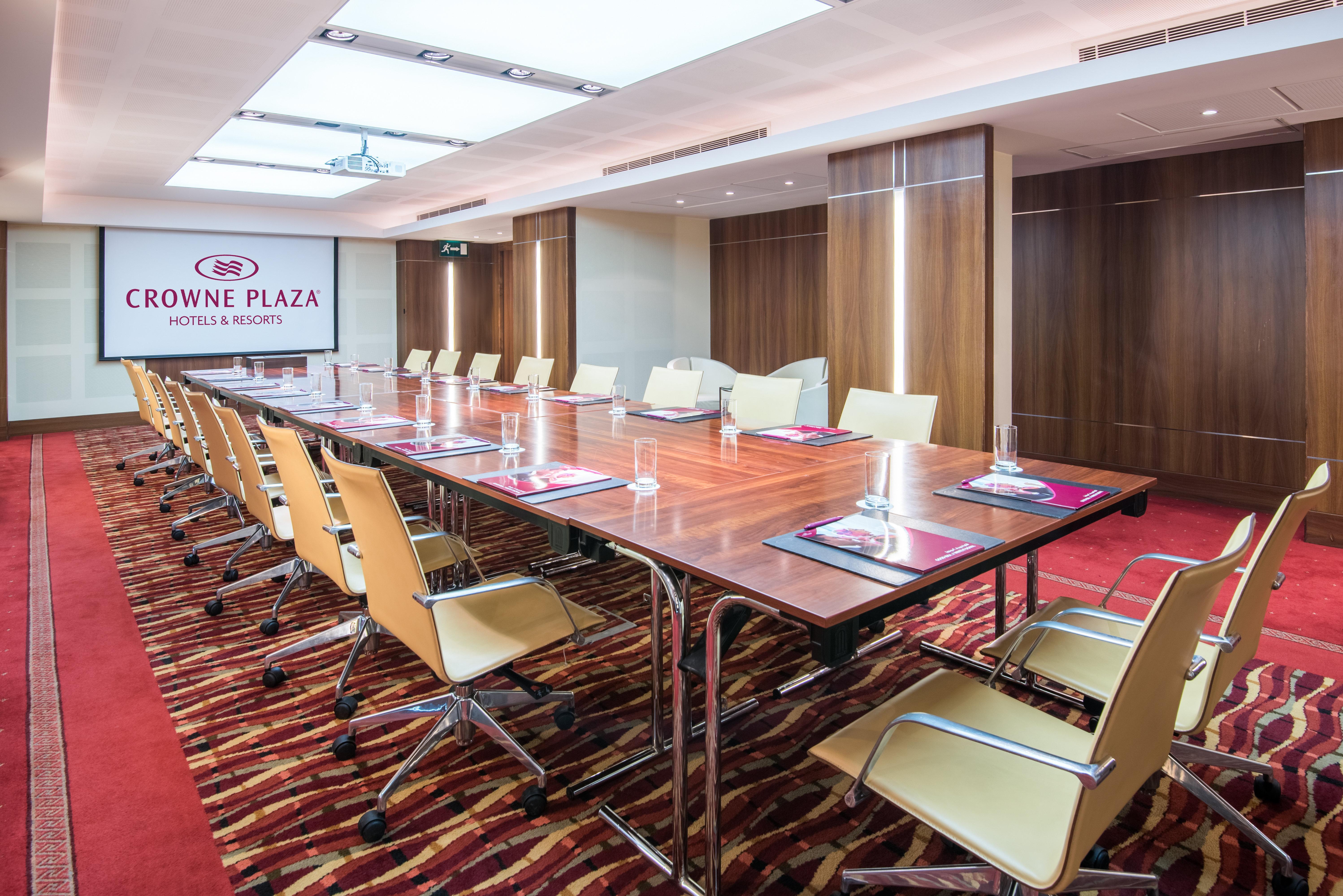 Crowne Plaza Kuwait Al Thuraya City By Ihg Kuwait City Exterior photo