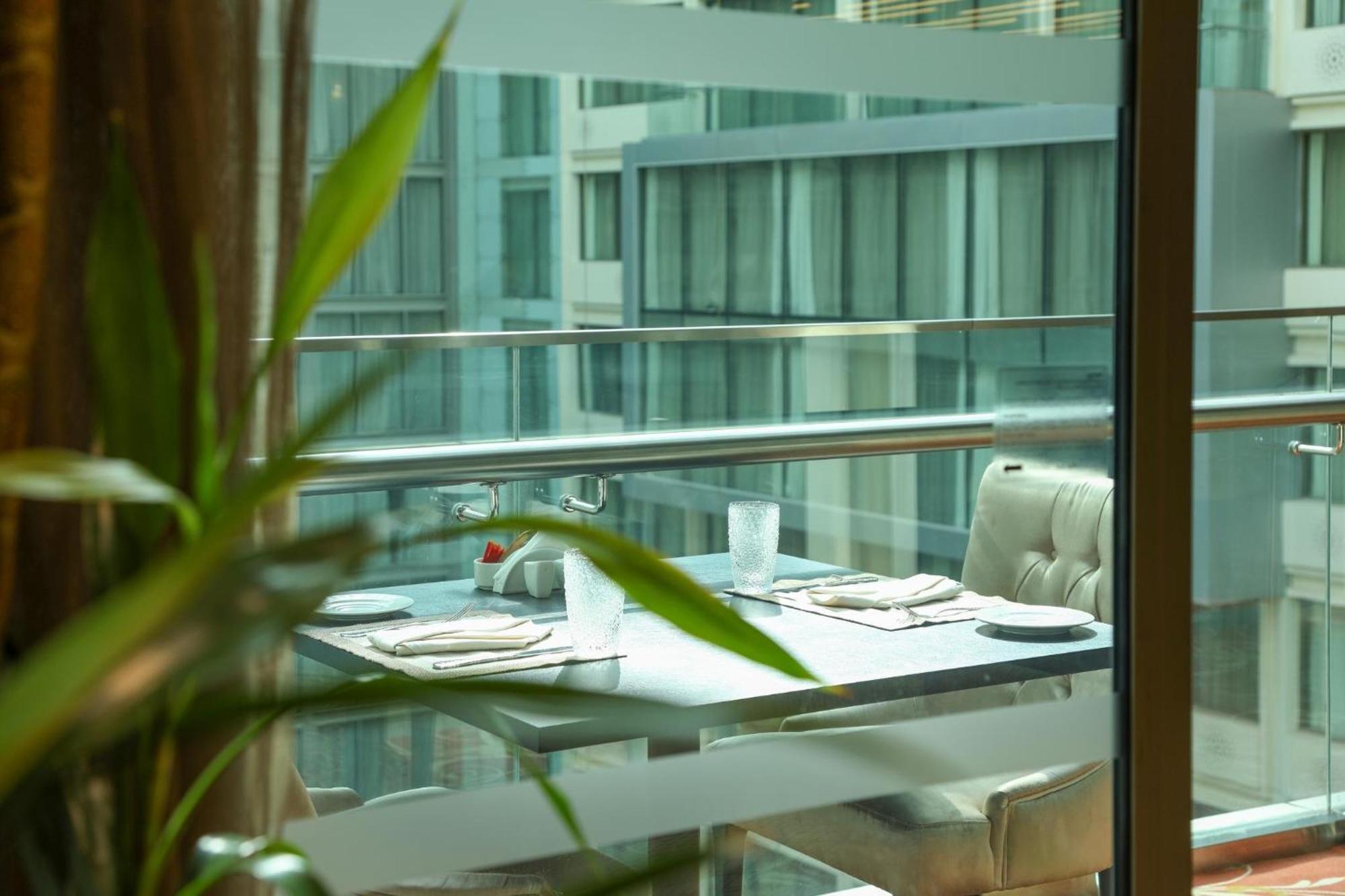 Crowne Plaza Kuwait Al Thuraya City By Ihg Kuwait City Exterior photo