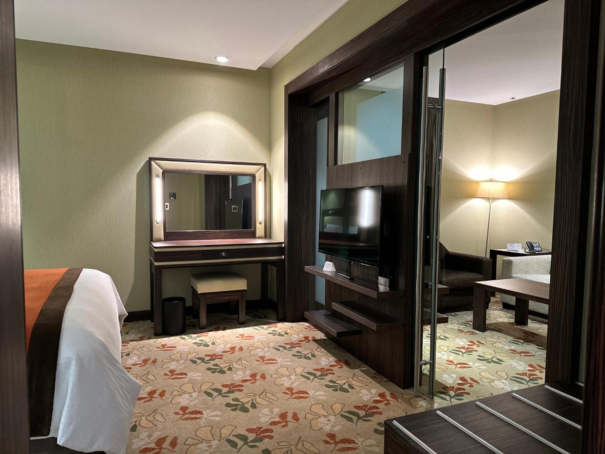 Crowne Plaza Kuwait Al Thuraya City By Ihg Kuwait City Exterior photo