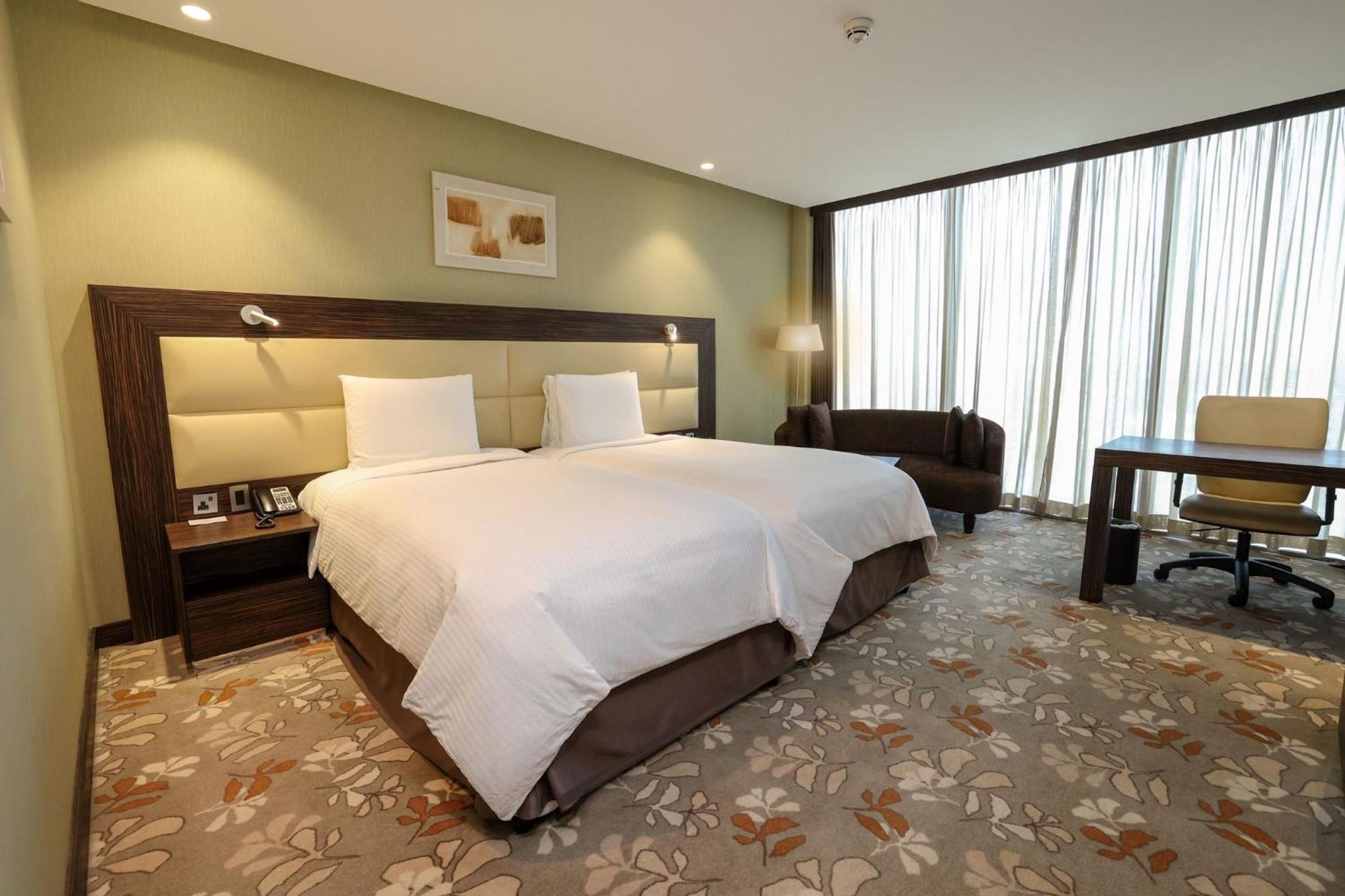 Crowne Plaza Kuwait Al Thuraya City By Ihg Kuwait City Exterior photo