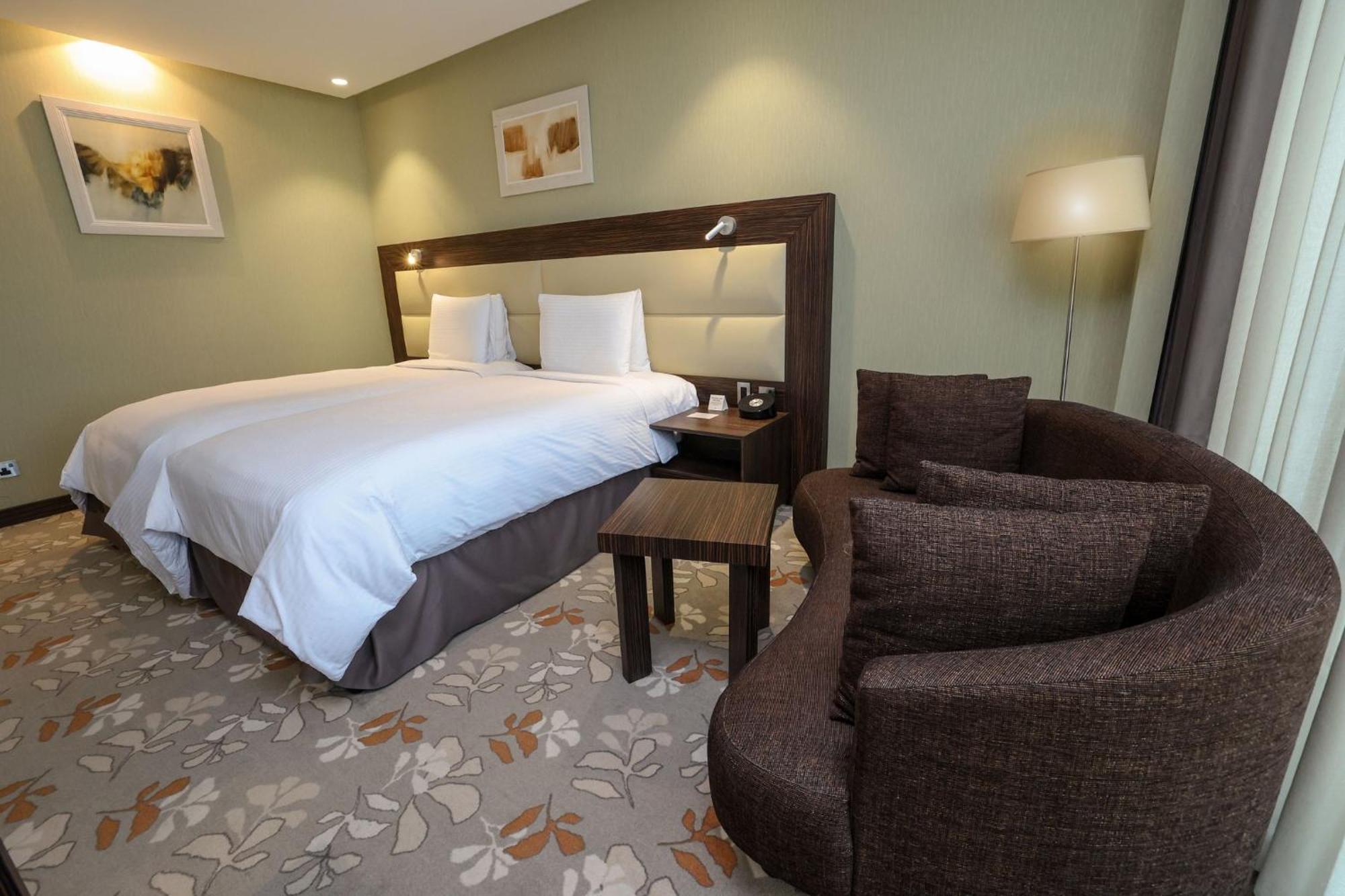 Crowne Plaza Kuwait Al Thuraya City By Ihg Kuwait City Exterior photo