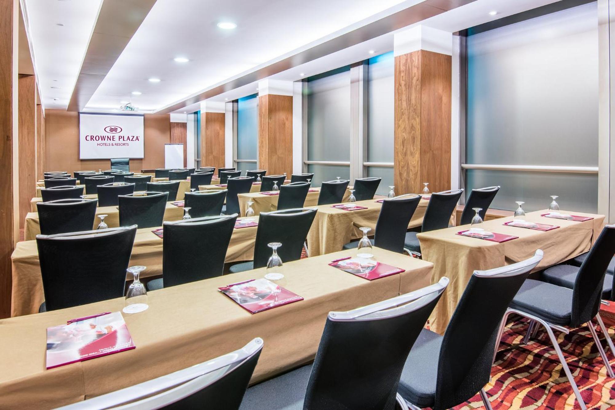 Crowne Plaza Kuwait Al Thuraya City By Ihg Kuwait City Exterior photo