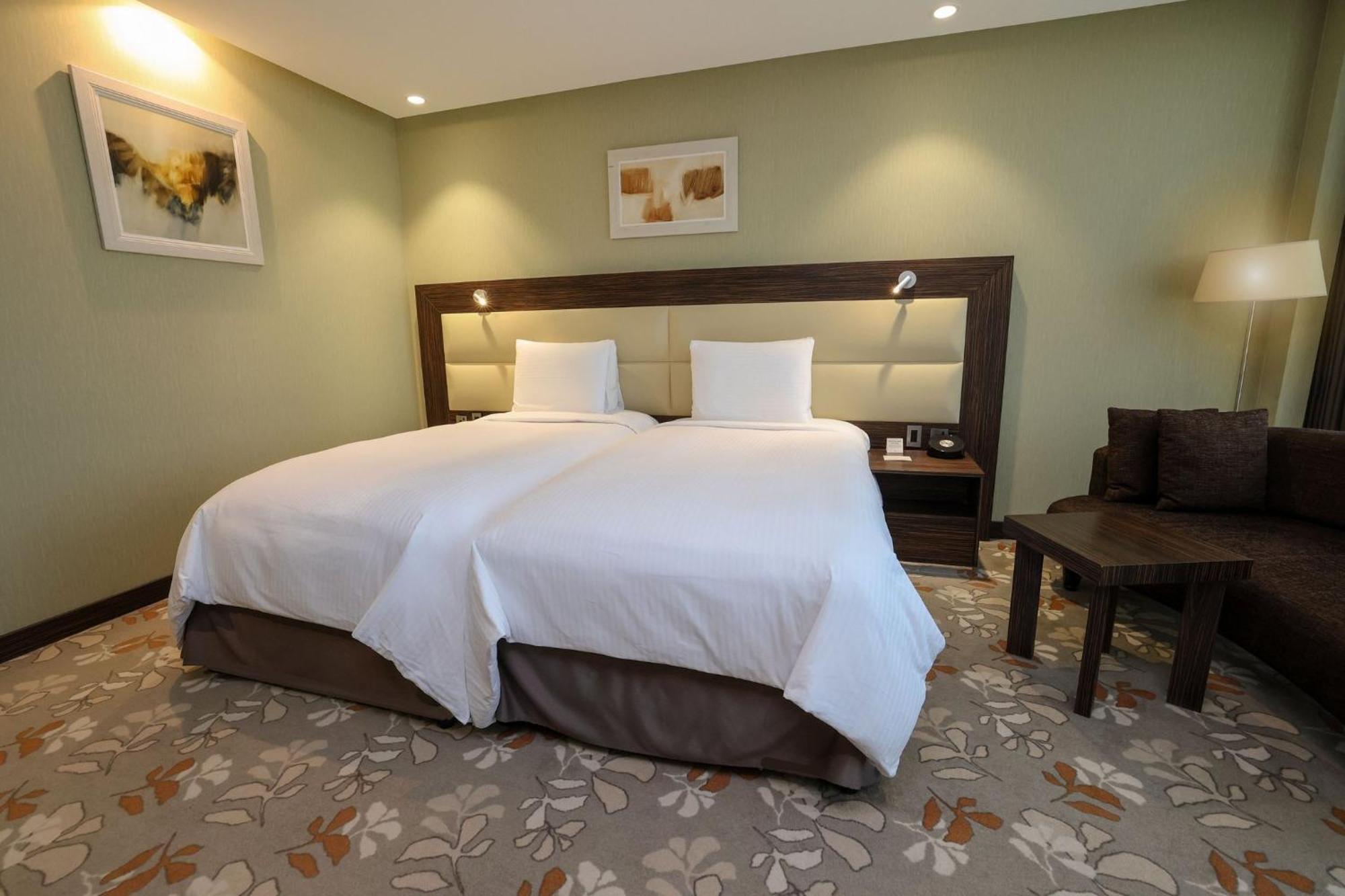 Crowne Plaza Kuwait Al Thuraya City By Ihg Kuwait City Exterior photo