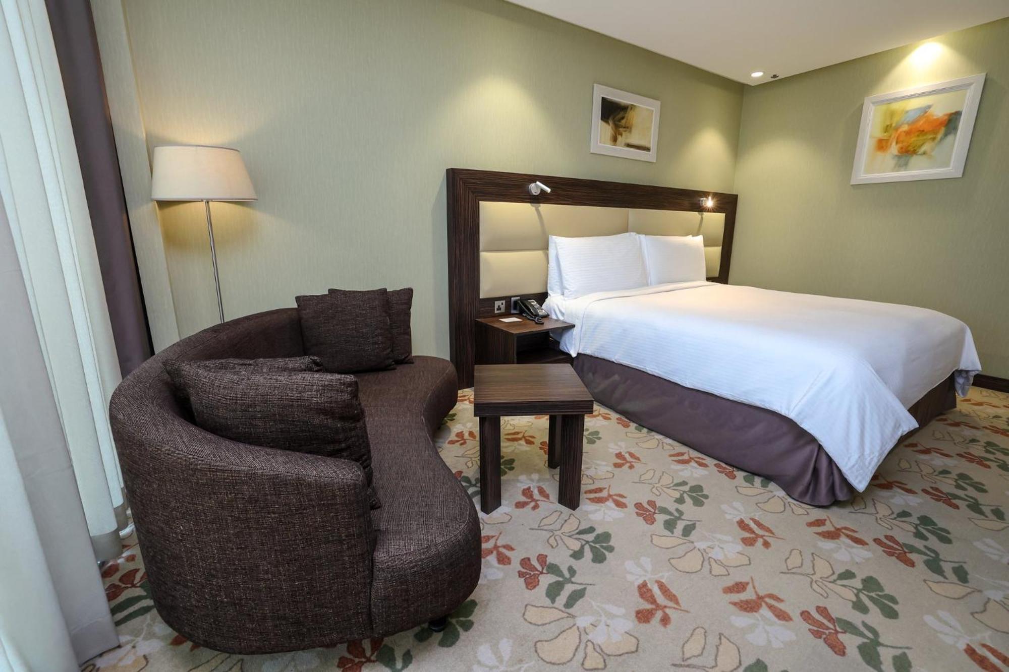 Crowne Plaza Kuwait Al Thuraya City By Ihg Kuwait City Exterior photo
