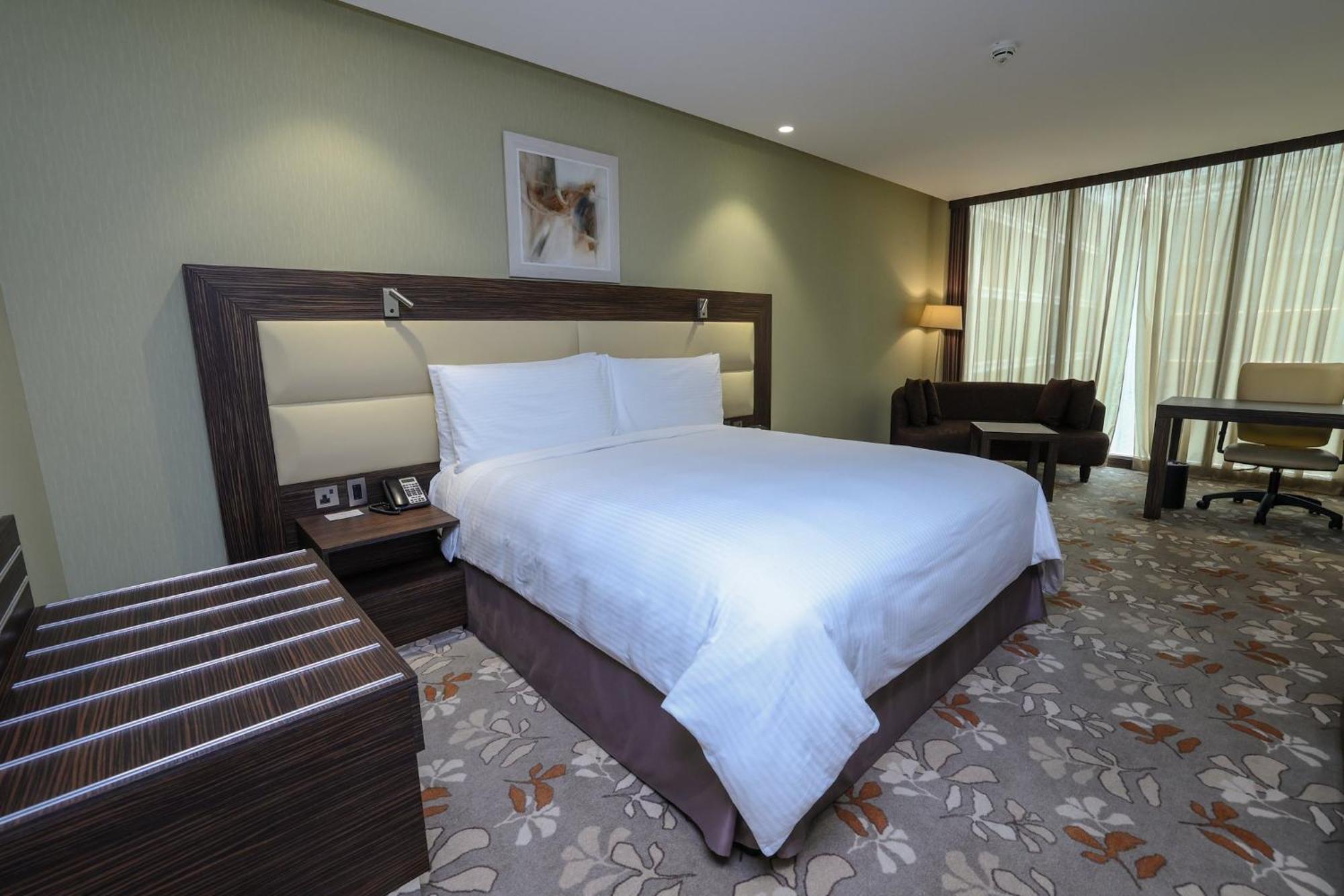 Crowne Plaza Kuwait Al Thuraya City By Ihg Kuwait City Exterior photo