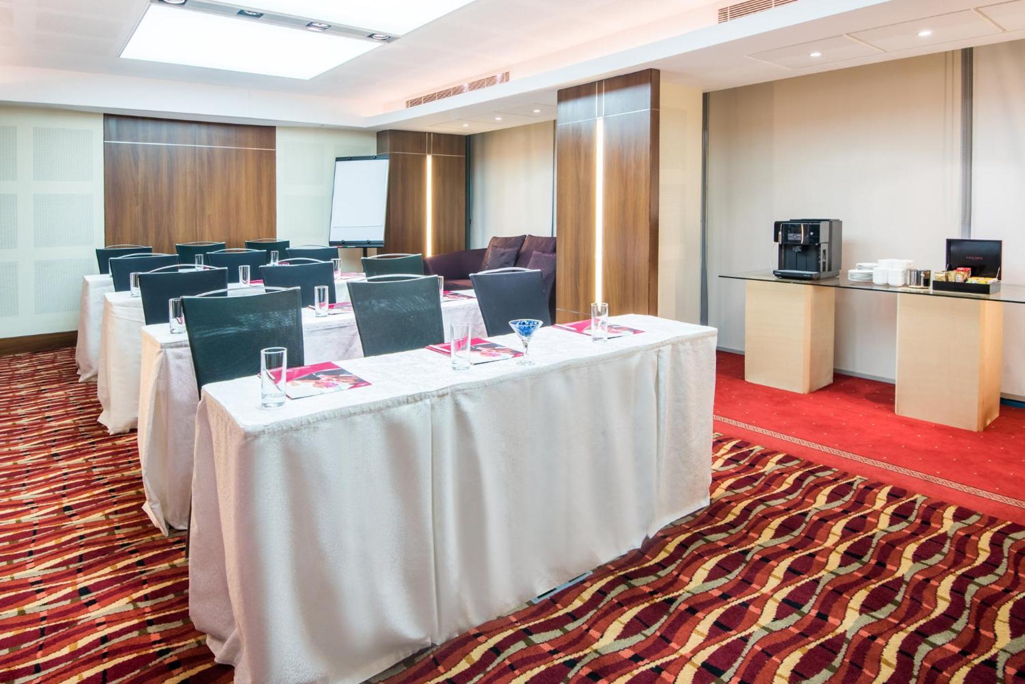 Crowne Plaza Kuwait Al Thuraya City By Ihg Kuwait City Exterior photo